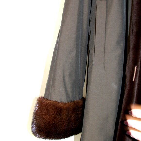 Luxurious Loro Piana Reversible Mink and Raincoat - Picture 5 of 16